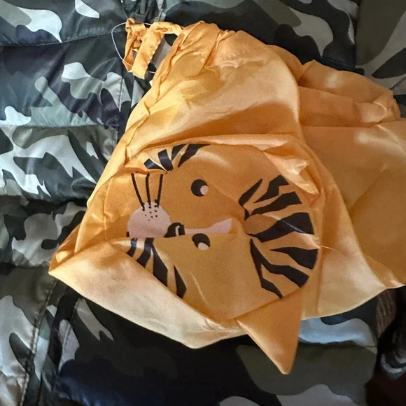 Camouflage Puffer Jacket with Yellow Bag - Picture 5 of 5